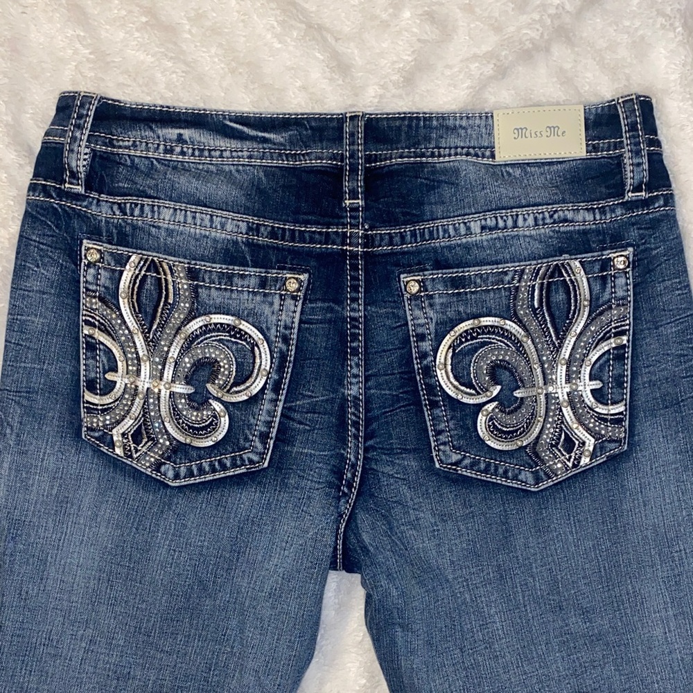 SZ 36 Miss Me Women's Dark Blue Embellished Fleur-de-Lis Curvy Crop Jeans